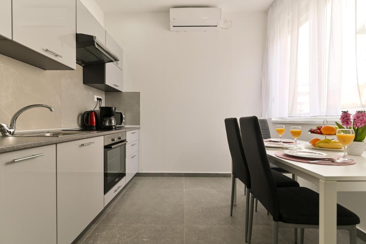 Apartmani Castrum Каштела Экстерьер фото